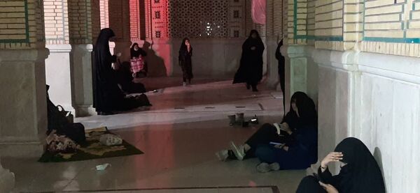 مراسم شب قدر در گلزار شهدا بم