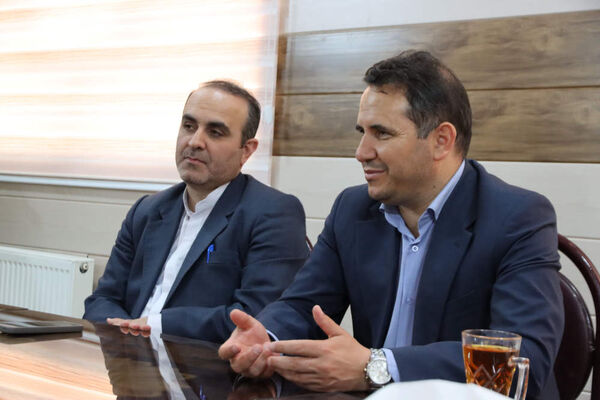 بازدید مدیر آموزش و پرورش اسلامشهر از بازارچه خیریه دبستان شاهد فاطمه زهرا(س)