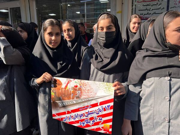 راهپیمایی روز دانش‌آموز در گلوگاه 