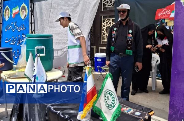 خدمت‌رسانی موکب‌ سازمان دانش‌آموزی استان سمنان به جاماندگان اربعین 