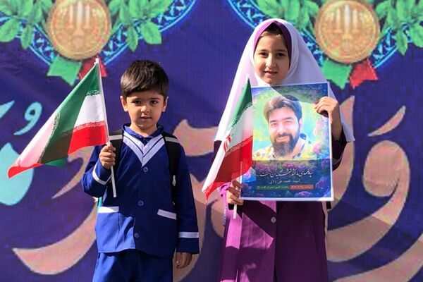 اجتماع عظیم دانش آموزان ناحیه دو شهرری به مناسبت یوم الله ۱۳ آبان در میدان نماز