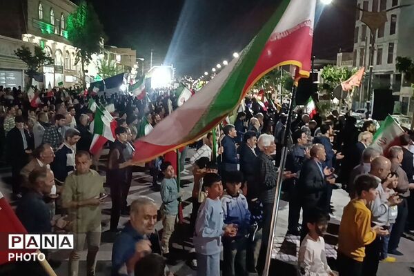 قیامدشت در قاب نور و باران؛ روایت تصویری از حال و هوای وصف ناپذیر این شب های شهر قیامدشت