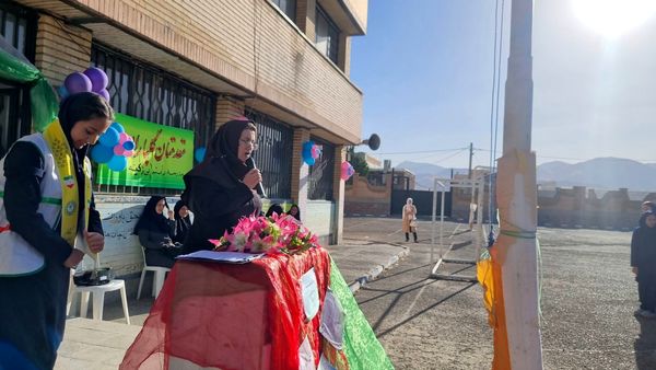 آیین بازگشایی مدارس و آغاز سال تحصیلی در دبیرستان دخترانه زکیه سنندج 