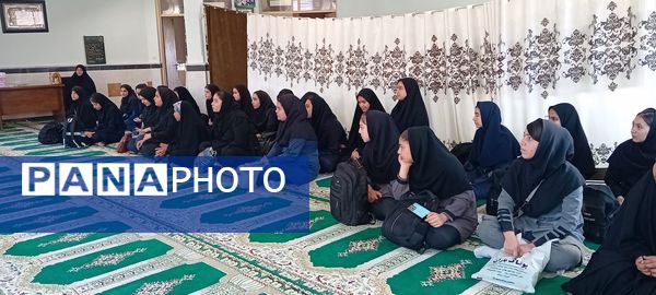 بازدید دانش‌آموزان از کارخانه آلومینای جاجرم و قلعه جلال الدین شهرستان گرمه
