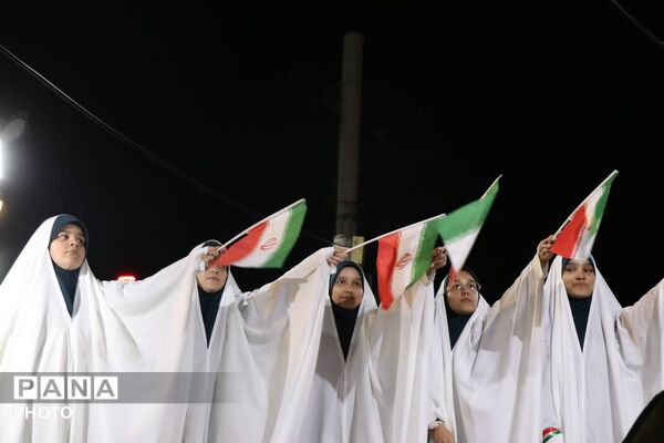 قدردانی از معلمان در قلب شهر؛ توسط آموزش و پرورش منطقه ۱۲