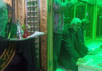 آیین غبار روبی امامزادگان دوخاتون شهرکرد در دهه کرامت