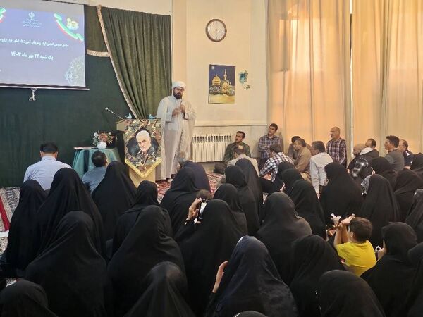 جلسه انجمن اولیا و مربیان در دبیرستان دخترانه امام رضا(ع) واحد ۱۲ 