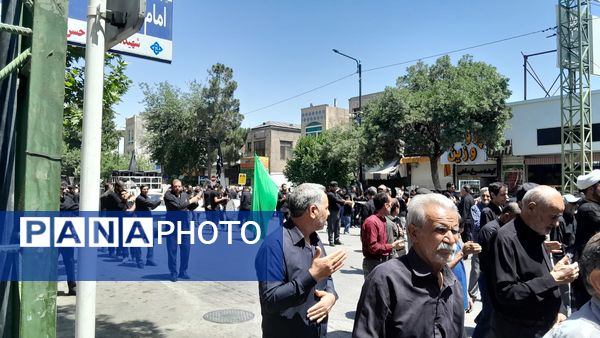 مراسم زنجیر زنی و سینه زنی به مناسبت سالگرد رحلت امام در نیشابور 