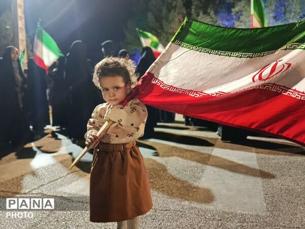 اجتماع شبانه نوجوانان شهرستان رشتخوار در سوگ رهبر شهید