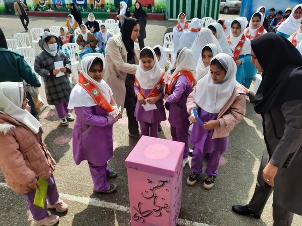 روز درختکاری و نیکوکاری در دبستان ارشاد قائمشهر
