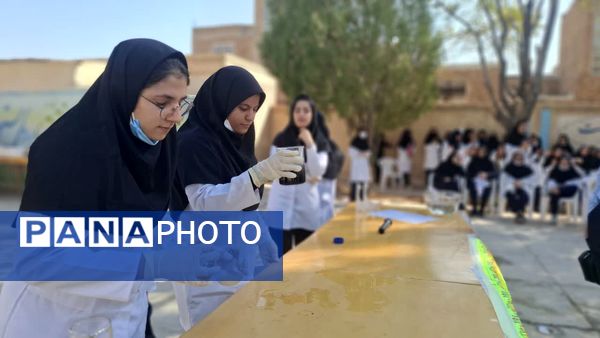 برگزاری جشن علمی شیمی در دبیرستان حضرت زینب(س) بهاباد