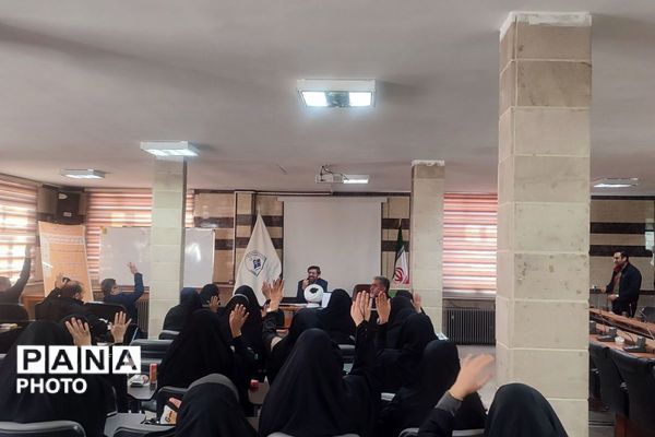  جلسه هم‌اندیشی همکاران پرورشی فیروزکوه 