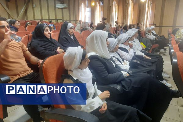 محفل حافظ‌خوانی در کانون فرهنگی تربیتی حضرت زینب(س)