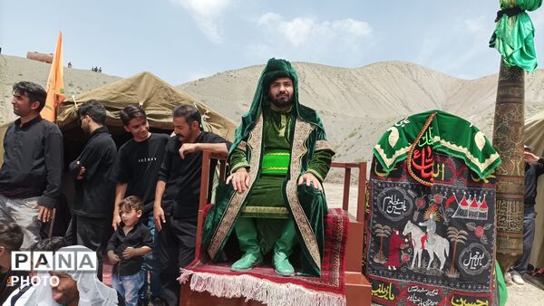 مراسم نمادین تعزیه خوانی در روز عاشورای حسینی در شهر بار نیشابور