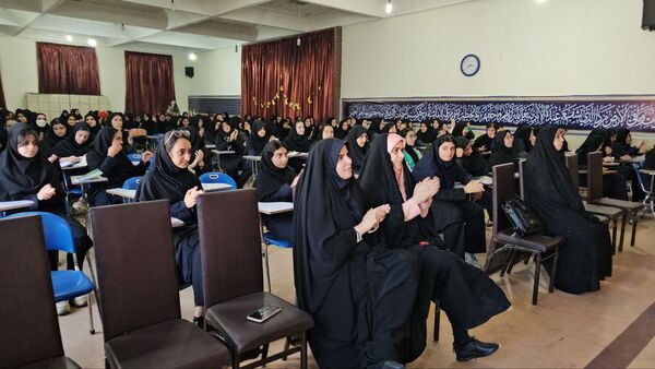 لحظه‌های متفاوت روز پرستار و ولادت حضرت زینب (س) در دبیرستان دخترانه طلیعه شاهد
