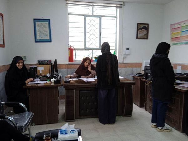 اعلام نتایج امتحانات نوبت اول دبیرستان عزت طلایی به والدین دانش آموزان 