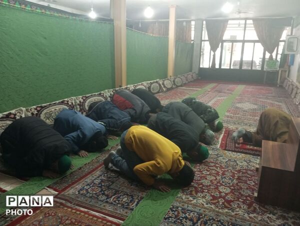 اجلاسیه قرآن همراه با اقامه نماز ظهر و عصر