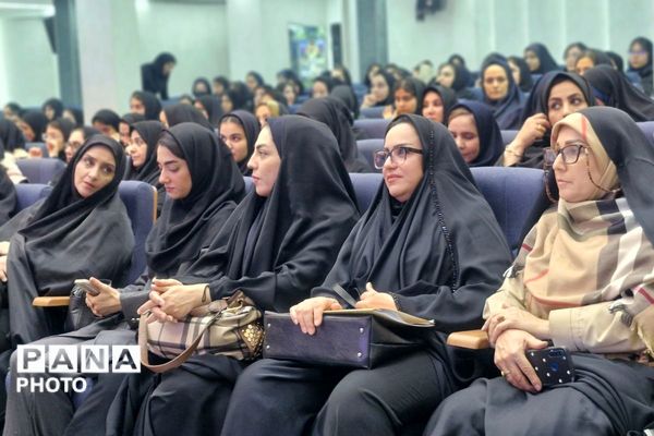 درخشش ستارگان ورامین در آیین تجلیل از نخبگان آموزشی