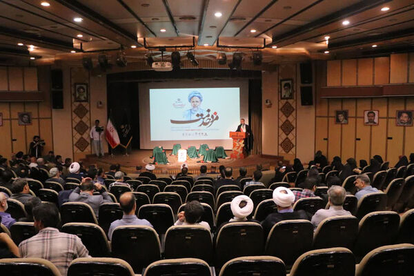 همایش ادبی هنری «مزد خدمت» در قم