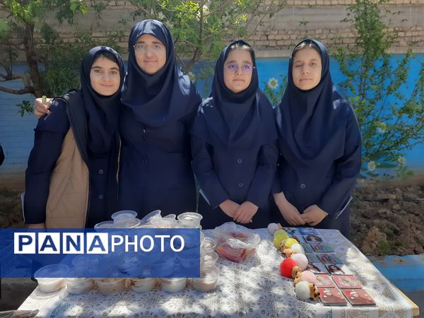 بازارچه کسب‌ و کار با هدف کارآفرینی در آموزشگاه نورایمان