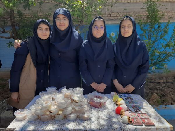بازارچه کسب‌ و کار با هدف کارآفرینی در آموزشگاه نورایمان
