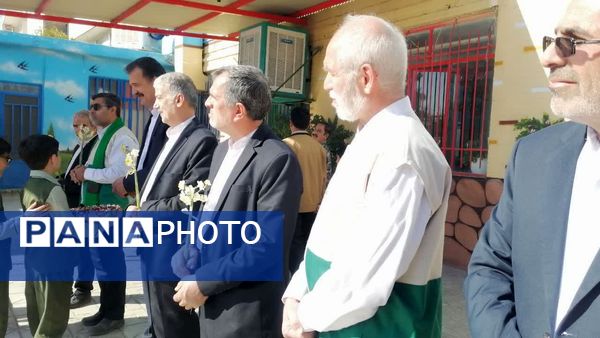 خادمان حرم امام رضا (ع) مهمان دبستان احمد کاظمی یک