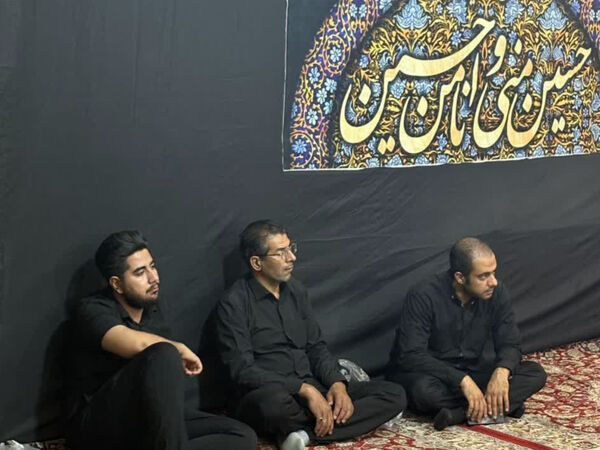 جوانان کاشمری پرچم عزای حسینی را برافراشتند