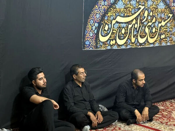 جوانان کاشمری پرچم عزای حسینی را برافراشتند