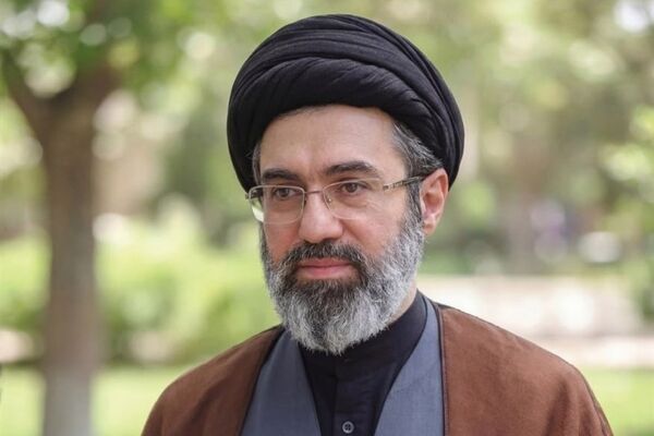 ابلاغ پیام رهبر انقلاب به خانواده شهدای مدرسه شجره طیبه میناب