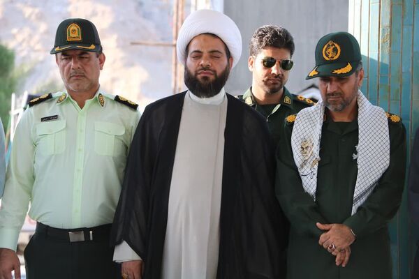 غبارروبی مقبره و مزار شهدای گمنام در شهرستان بندرخمیر