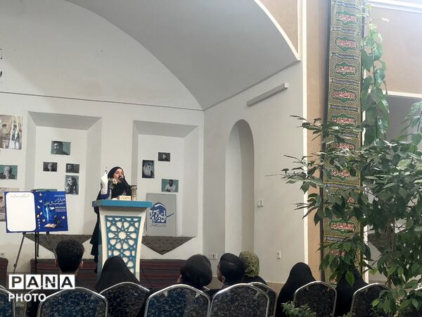«انجمن تخصصی شعر و ادب دانش‌آموزی یزد» رسماً آغاز به کار کرد