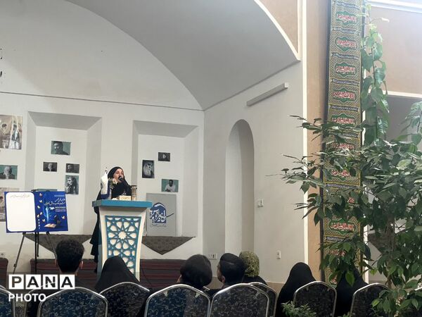«انجمن تخصصی شعر و ادب دانش‌آموزی یزد» رسماً آغاز به کار کرد