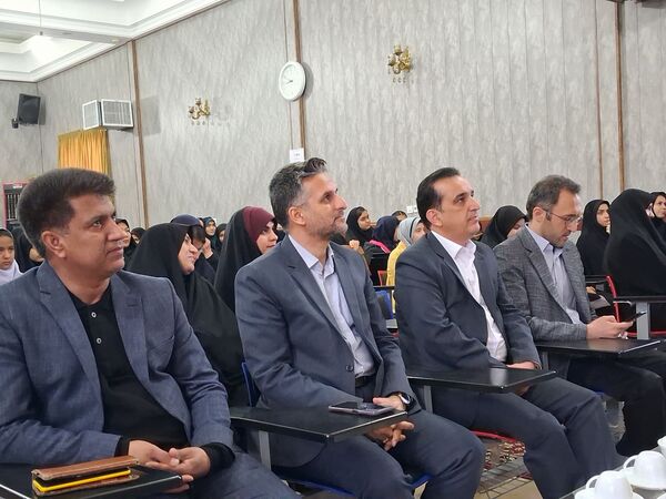تقدیر از پژوهشگران برگزیده ناحیه 5 مشهد