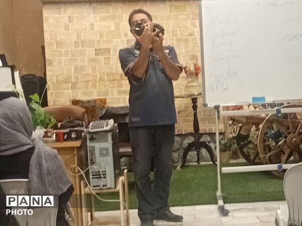 جلسه آگاهی و توجیهی  اولیا در هنرستان کیمیا ناحیه ۳ 