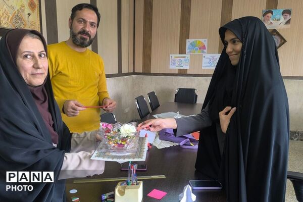 تجلیل روز مشاور و میلاد امام رضا(ع) با تقدیر از همکاران اداره آموزش و پرورش ناحیه یک شهرری