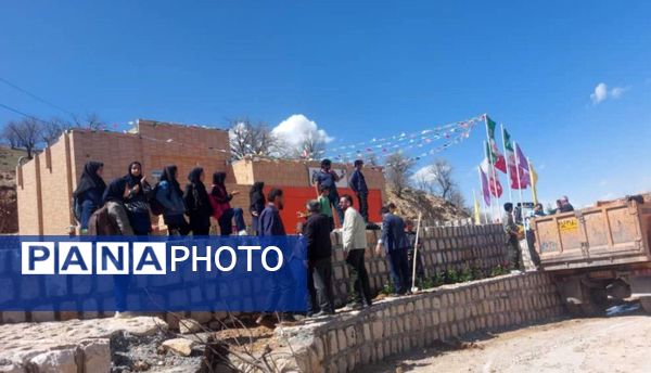 کاشت گل و گیاه در شهر منج، راهی برای احیای زمین