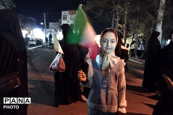مردم شجاع ایرانی میدان را خالی نمی‌گزارند و تا پای جان هستند