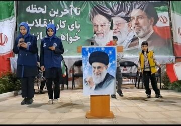 اجرای زنده نمایش خیابانی «مدرسه شجره طیبه میناب« توسط پیشتازان شهرستان راز و جرگلان
