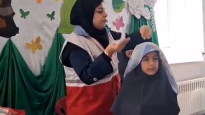 آشنایی دانش‌آموزان مدرسه علمدار حسینی تفت با کمک‌های اولیه 