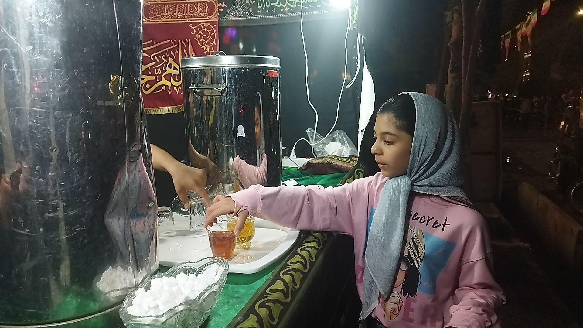 سقاخانه قمر بنی هاشم در پنجاه و سومین شب از اجتماعات مردمی 