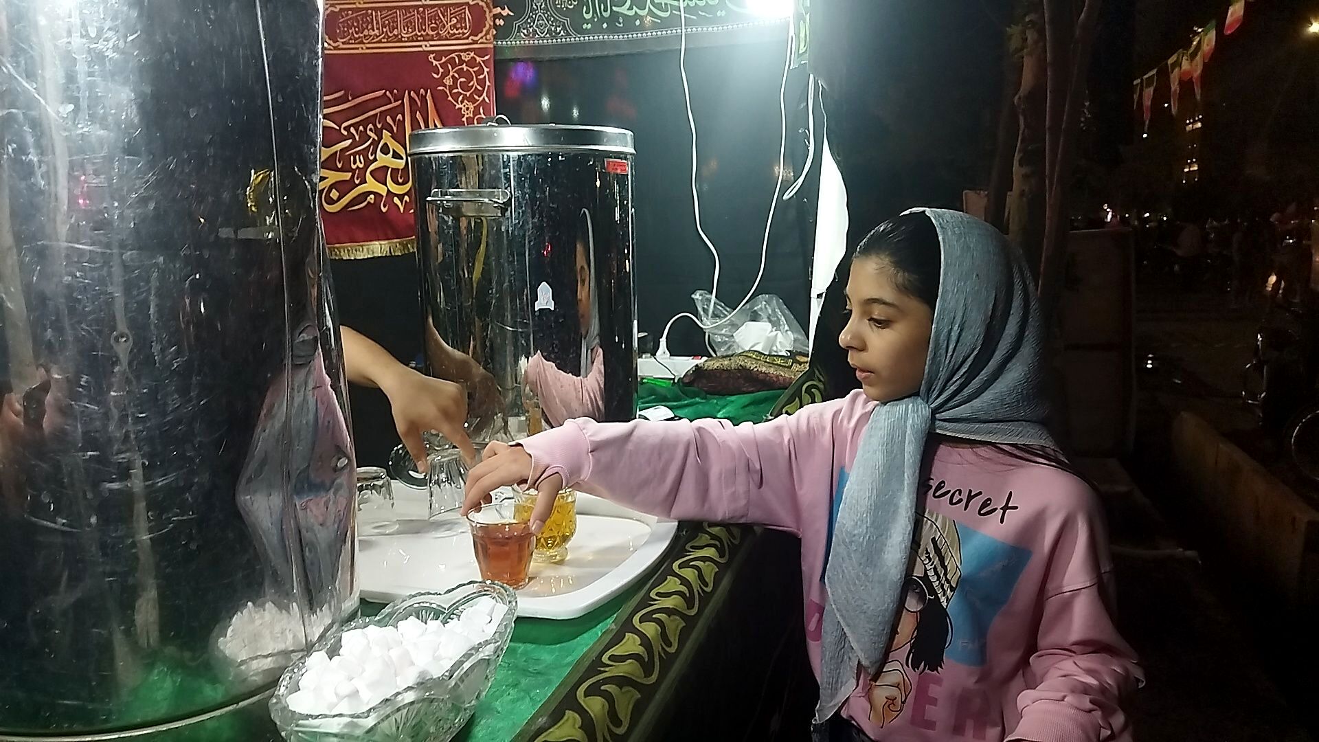 سقاخانه قمر بنی هاشم در پنجاه و سومین شب از اجتماعات مردمی 