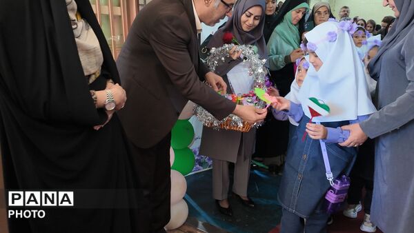 جشن شکوفه‌ها در مدرسه امیر اعلم غضنفریان