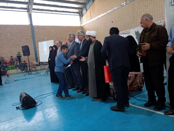 بوم و نوا صحنه تقدیر از کتاب‌دوستان فدافن