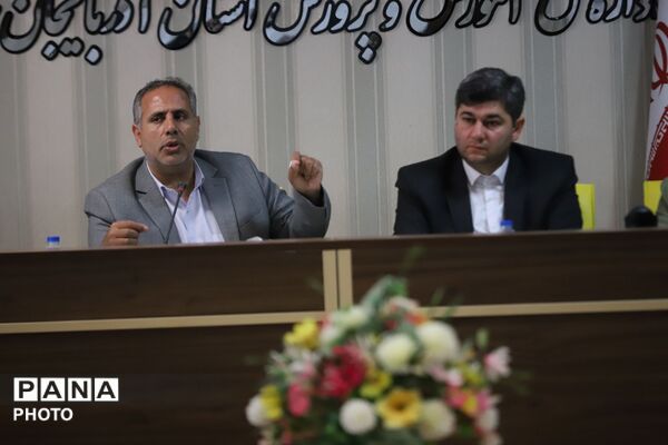 دیدار صمیمانه مدیر آموزش و پرورش ناحیه ۵ تبریز با نسل آگاه و فعال دانش‌آموزی