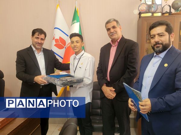 دیدار معاون پرورشی و فرهنگی اداره‌کل آموزش و پرورش استان اصفهان با اعضای مجلس دانش آموزی اصفهان