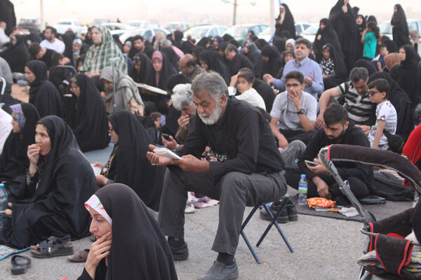 زمزمه عاشقانه دعای عرفه در یادمان 14 شهید گمنام کوه خضر نبی(ع)