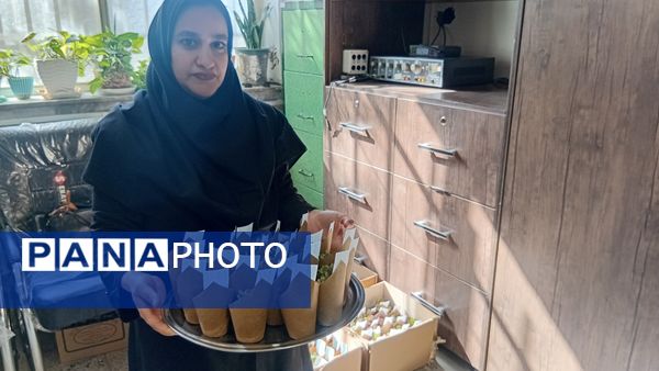 جشن‌ روز‌ دانش‌ آموز‌ در‌ دبیرستان‌ عطیه