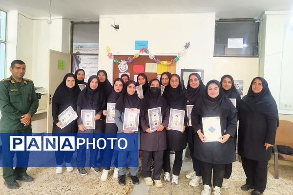 تجلیل از دانش‌آموزان برتر علمی، قرآنی و سرود دبیرستان فرهیختگان شهرستان باشت