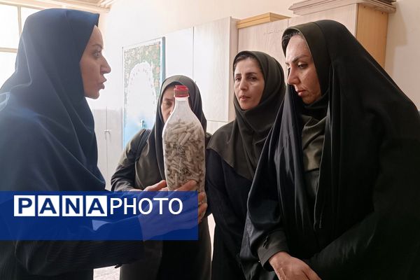 بازدید کارشناس مسئول سلامت و تندرستی آموزش و پرورش شهرستان قدس، از دبستان پروین، در جایگاه یک خانه محیط زیستی