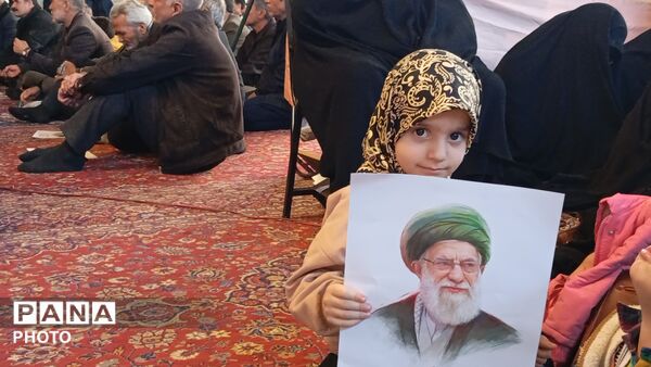 تجدید بیعت مردم بن با سومین رهبر انقلاب اسلامی در آیین گرامیداشت شهدای وطن